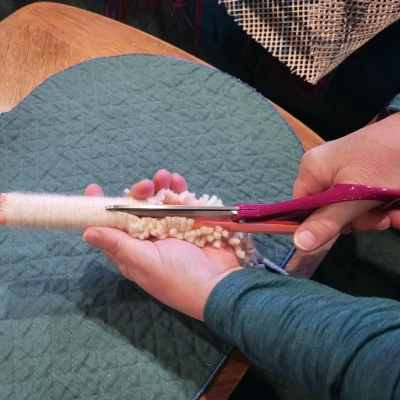 Dụng Cụ Cắt Sợi Vải Làm Thảm Móc Khóa (Sợi Dài 2.5 inch)