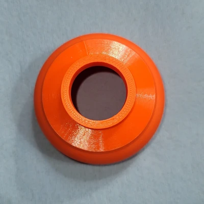 Chân đế máy nén khí Makita MAC700 với bóng tennis Penn Championship