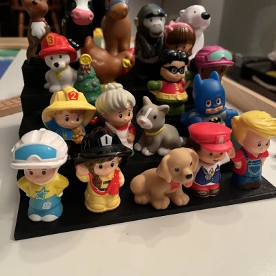 Giá Đỡ Trưng Bày Khán Đài Little People