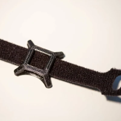 Đế nam châm giữ dây đai cáp 13mm