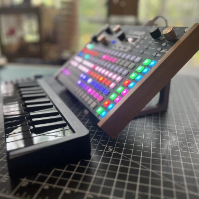 Đế Synth Để Bàn Nghiêng 40 Độ, Dành Cho Deluge, Elektron, V.v.