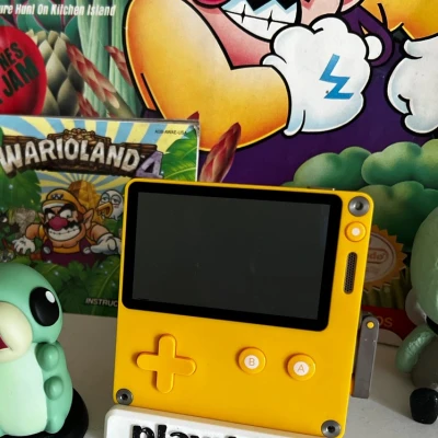 Đế Đựng Máy Panic Playdate