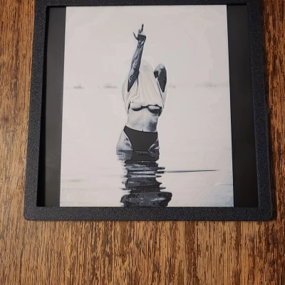 Nửa thân trên trần trụi Ngón tay thối Hueforge