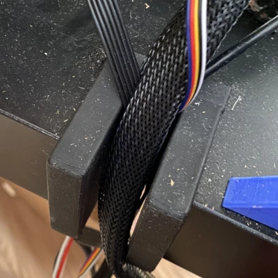 Bảo vệ cáp cho Tủ Ikea Lack