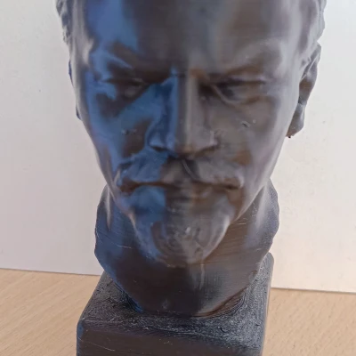 Tượng Bán Thân Lenin