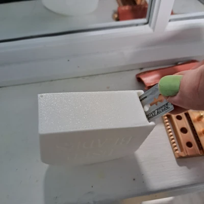 Hộp đựng dao cạo an toàn đã qua sử dụng