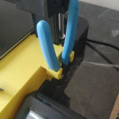 Khuôn giữ kềm cắt