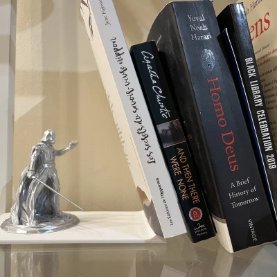 Giá đỡ sách Darth Vader Low-Poly