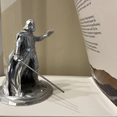 Giá đỡ sách Darth Vader Low-Poly