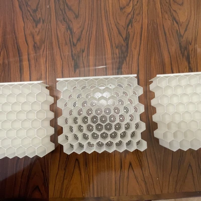 Giá đỡ sơn dạng chai nhỏ giọt treo tường