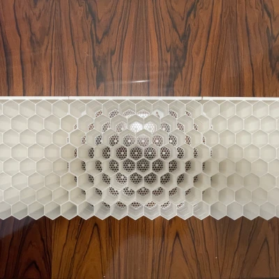 Giá đỡ sơn dạng chai nhỏ giọt treo tường