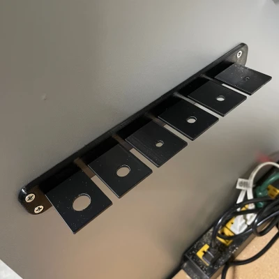 Kệ treo tường đựng tua vít và dụng cụ cầm tay có thể tùy chỉnh