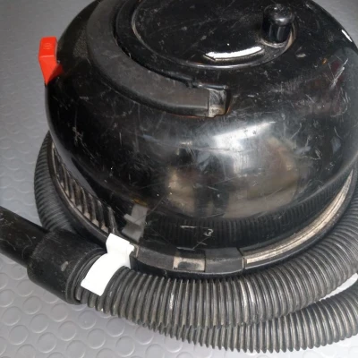 Kẹp giữ ống hút máy hút bụi Numatic Henry