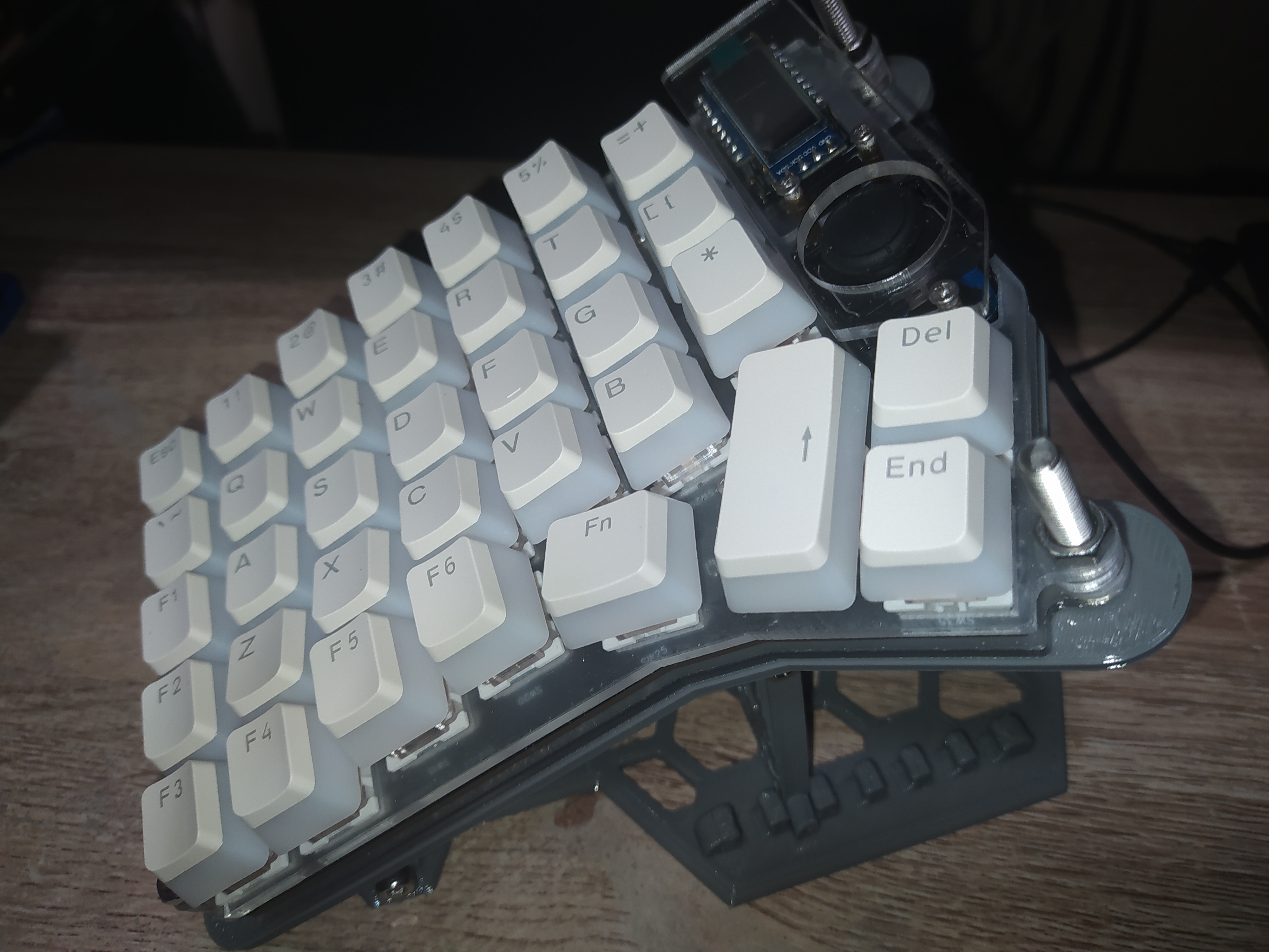 Chân đế điều chỉnh độ nghiêng Ergoknife2