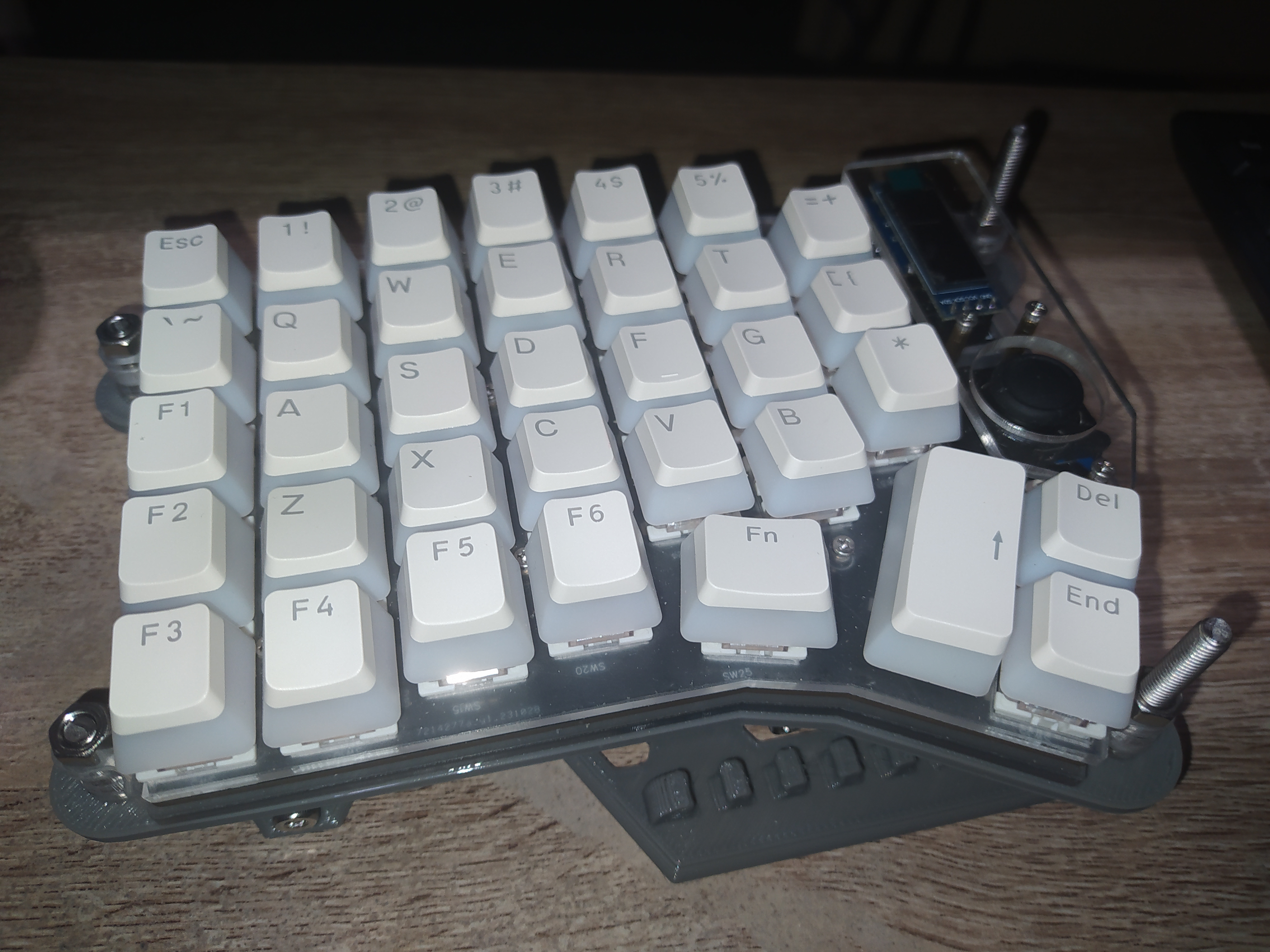 Chân đế điều chỉnh độ nghiêng Ergoknife2