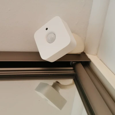 Giá đỡ xoay cho Cảm biến Philips Hue (có nam châm)