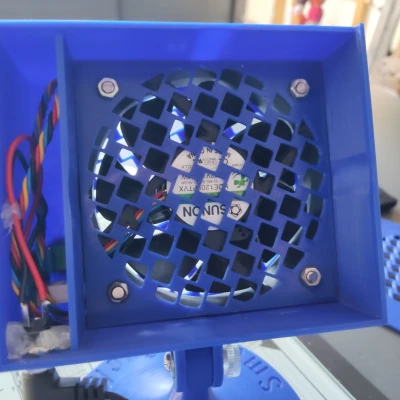 Máy hút khói "The Smokey Sucker"