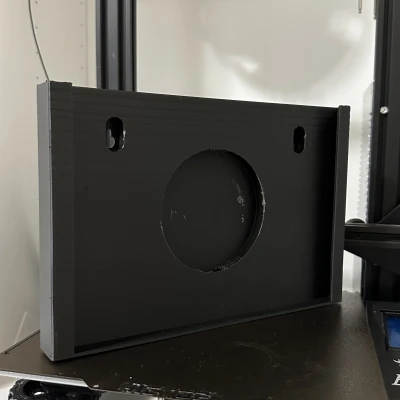 Giá treo tường cho Fire HD 10 Plus kèm Sạc Không Dây