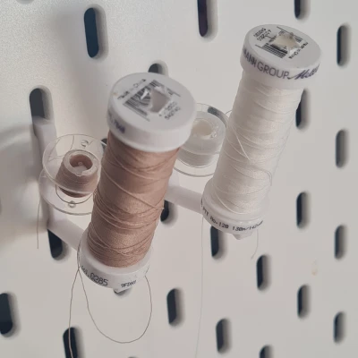 Giá Đỡ Cuộn Chỉ May Đa Năng Cho Bảng Skadis