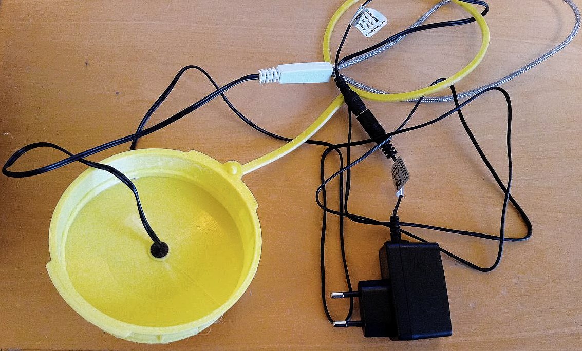 Nắp cho máng nước gà và bộ phận sưởi