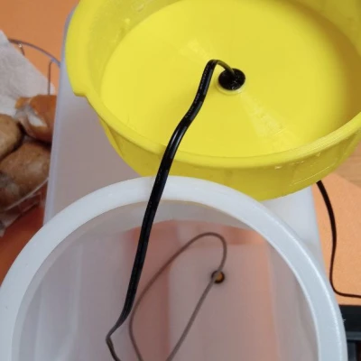 Nắp cho máng nước gà và bộ phận sưởi