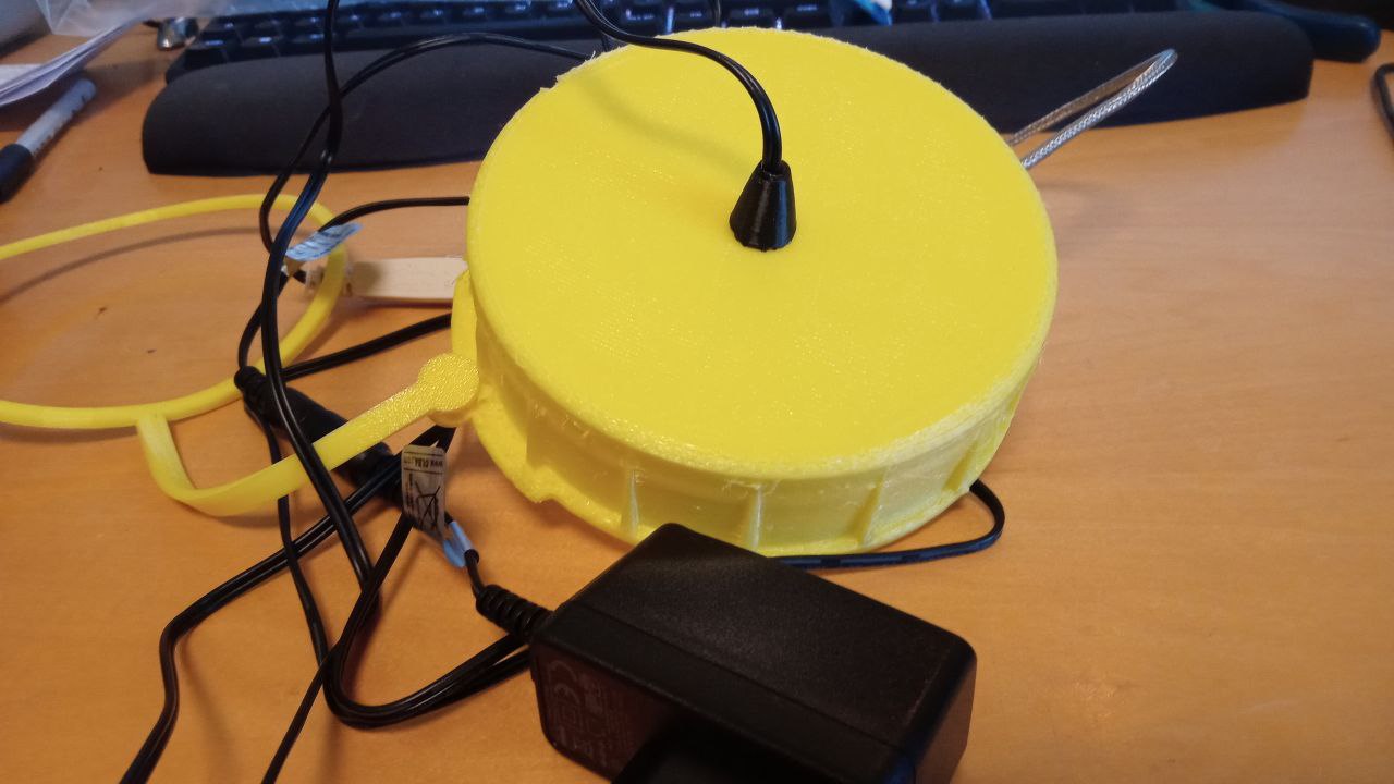 Nắp cho máng nước gà và bộ phận sưởi