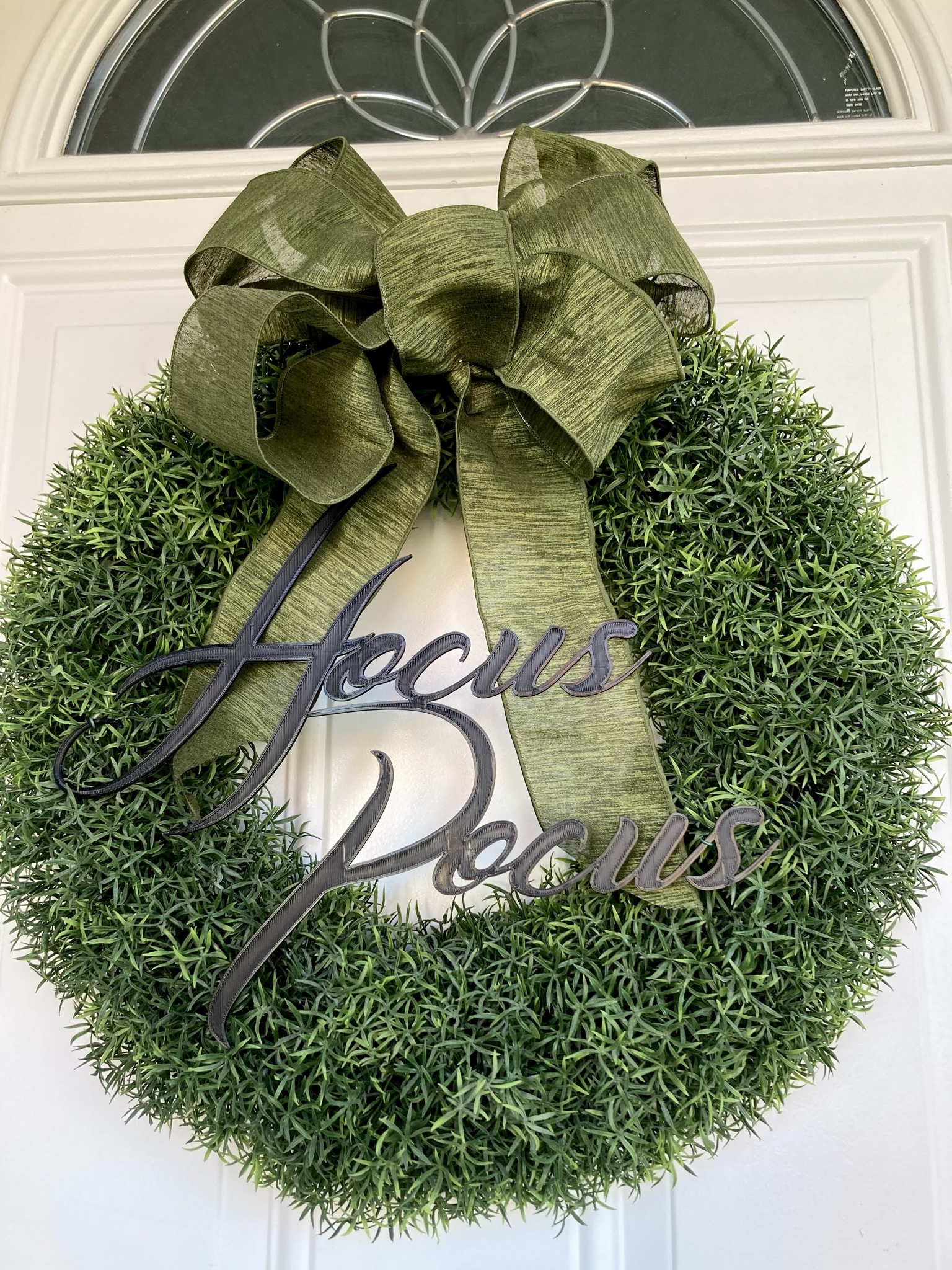 Hocus Pocus - Trang Trí Vòng Nguyệt Quế