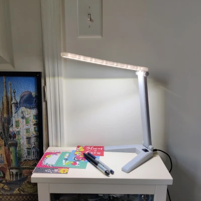 Đèn LED để bàn đơn giản