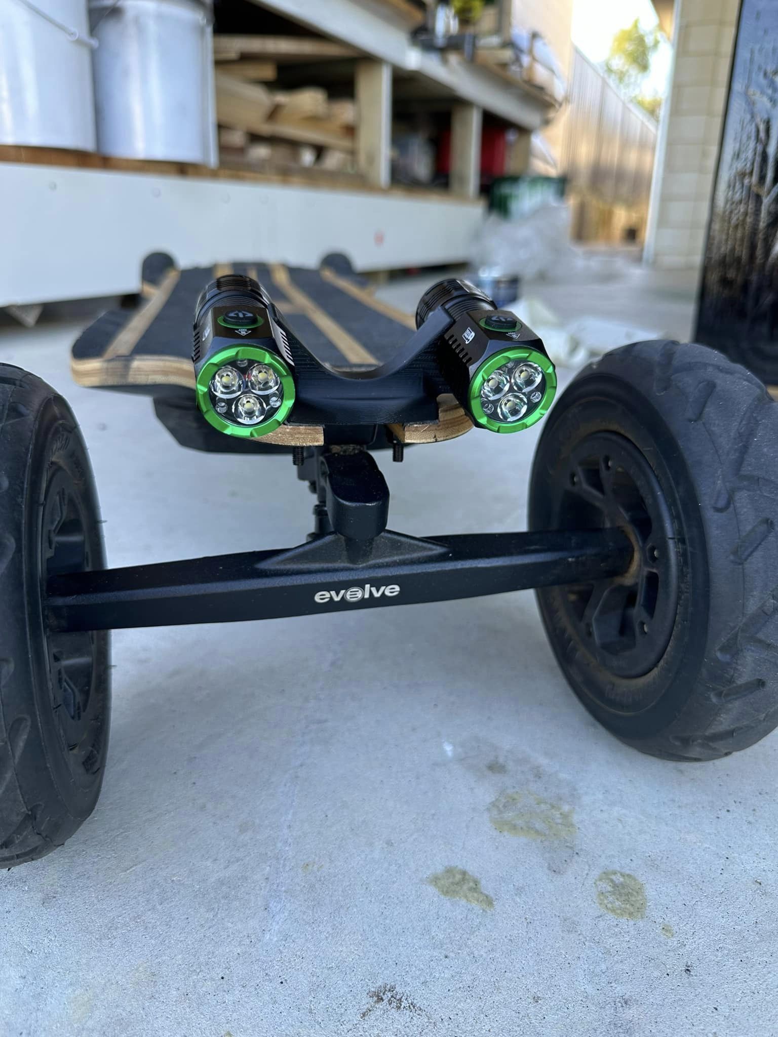 Giá đỡ đèn mũi Evolve Skateboards Hadean và GTR