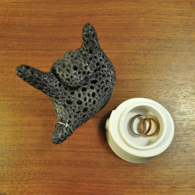 Chỗ Đựng Nhẫn ASL "I Love You" Họa Tiết Voronoi