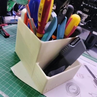 Hộp Đựng Bút Chì Cỡ Lớn