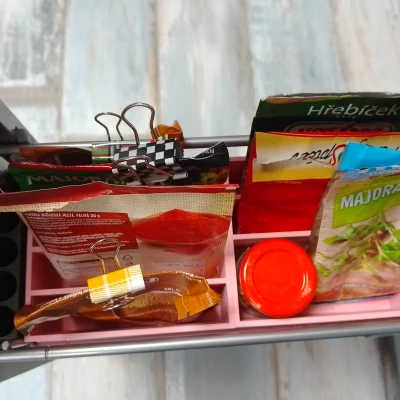 Hộp đựng gia vị có tên Nina