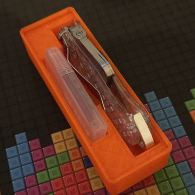 Hộp Đựng Dao Cạo JerryRigEverything & Lưỡi Dao Gridfinity Phiên Bản Trong Suốt