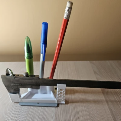 Khay đựng bút và thước kẹp