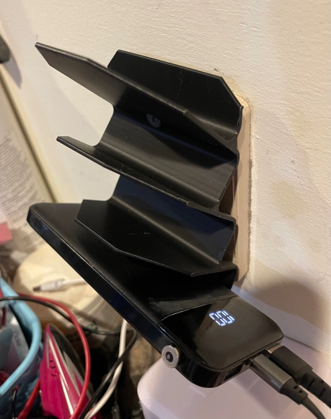 Giá Sạc Tường Tối Giản (khoảng cách lỗ mặt nạ điện tiêu chuẩn USA)