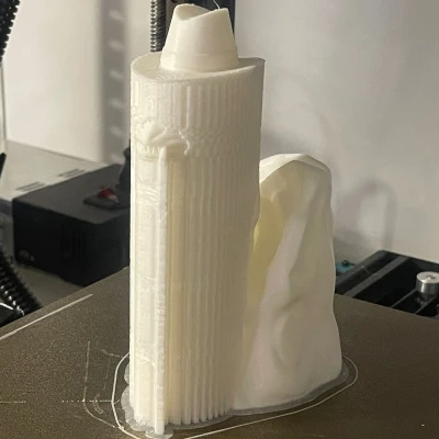 Cá Walleye trên khúc gỗ phong cách mafia. Cá gangster