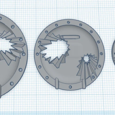 Đế Tượng Miniature Họa Tiết Nắp Hầm Bị Hư Hỏng