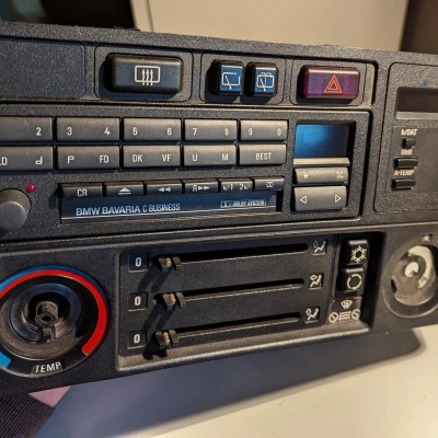 BMW E30 - bộ chuyển đổi lắp radio phẳng