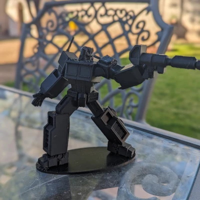 Optimus Prime Gen 1 có logo autobot