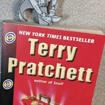 Kẹp Sách Rincewind - Đồ Trang Trí Độc Đáo