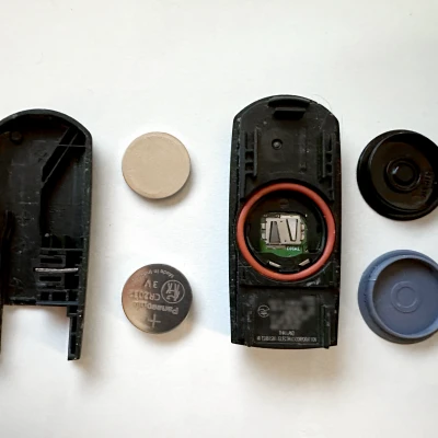 Nắp Pin CR2025 sang CR2032 Cho Remote Xe Mazda