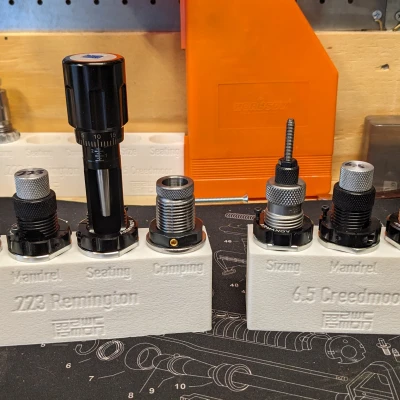 Giá Đỡ Khuôn Nạp Đạn Có Nhãn