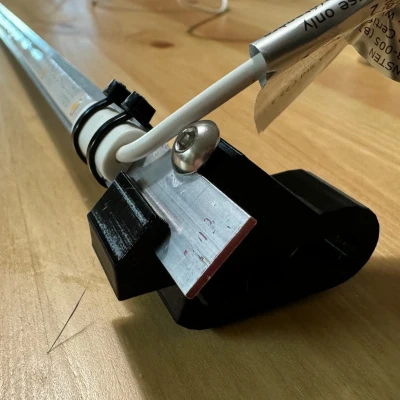 Giá đỡ đèn LED cho kệ lưới NSF