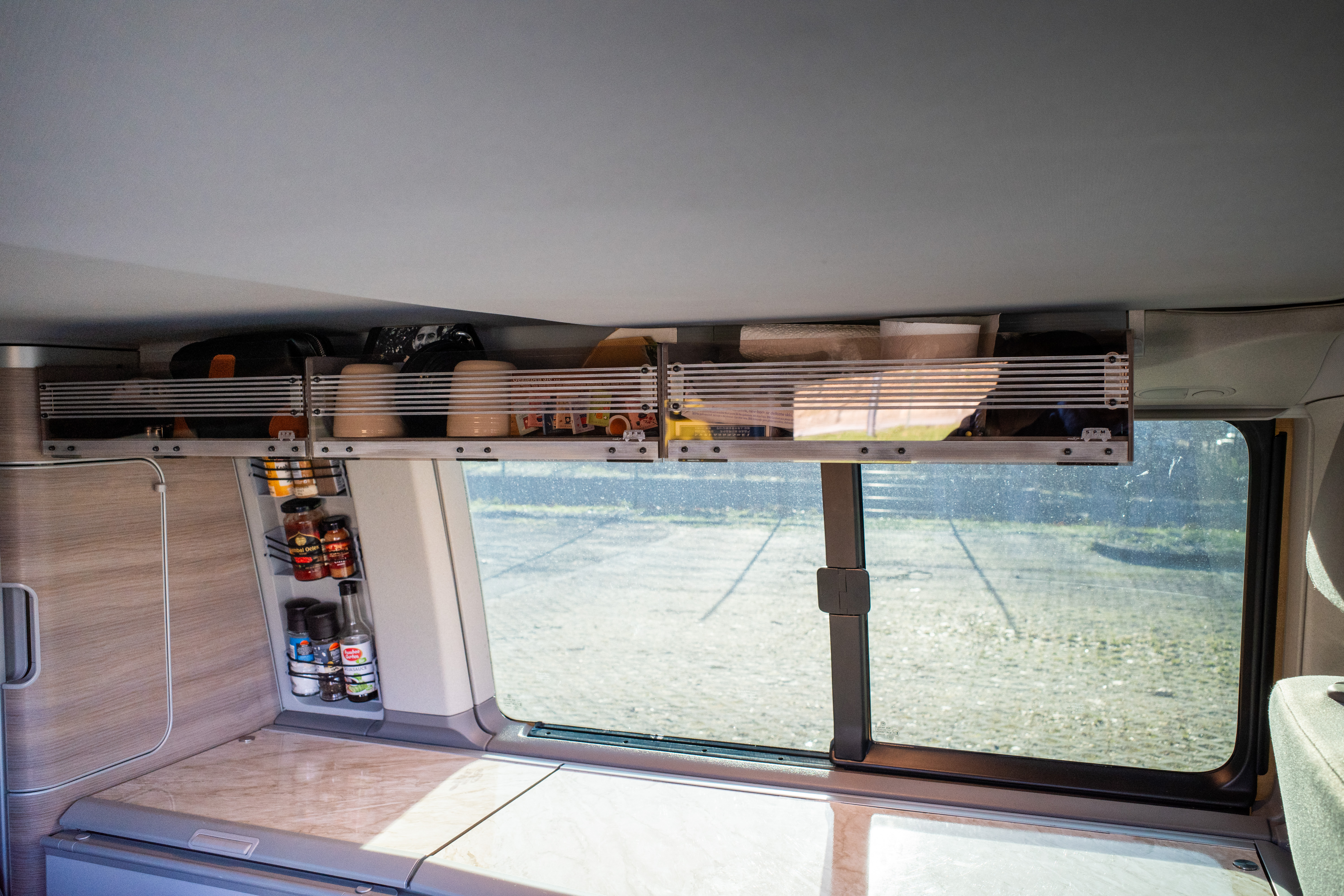 Tủ Trần/Kệ Trần Phiên Bản 2025 Cho VW T5, T6 California