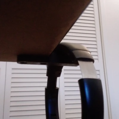 Móc tai nghe vặn ốc