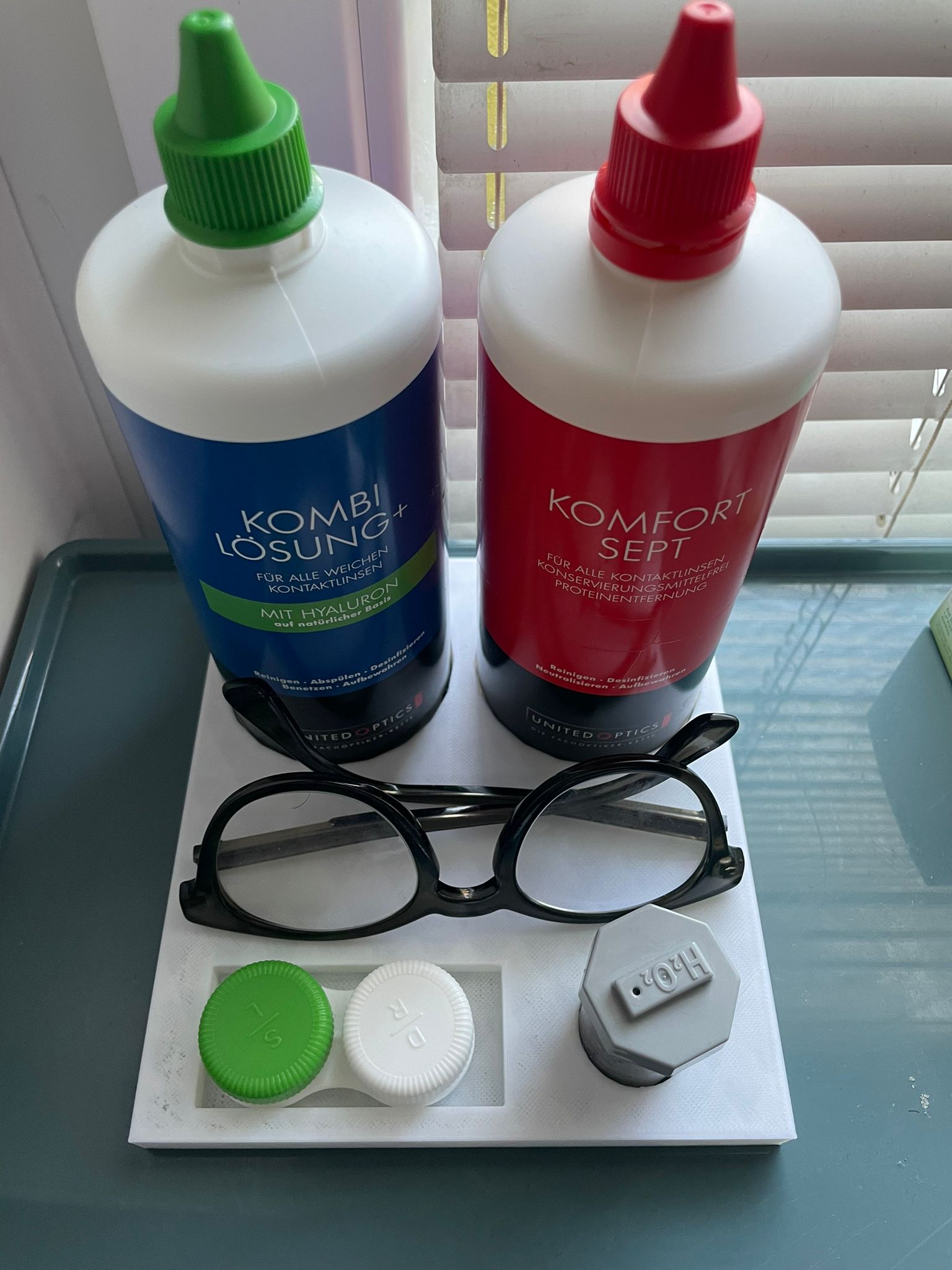 Kệ Đựng Kính Áp Tròng