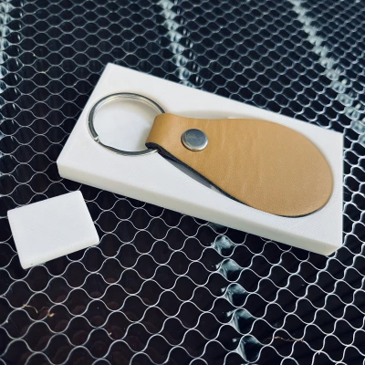 Giá đỡ (hướng dẫn) khắc laser có khung Lightburn cho móc khóa da