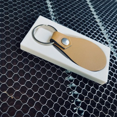 Giá đỡ (hướng dẫn) khắc laser có khung Lightburn cho móc khóa da