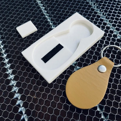 Giá đỡ (hướng dẫn) khắc laser có khung Lightburn cho móc khóa da