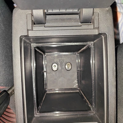 Giá Đỡ Hộp Tỳ Tay Mazda3 BK Có Khay